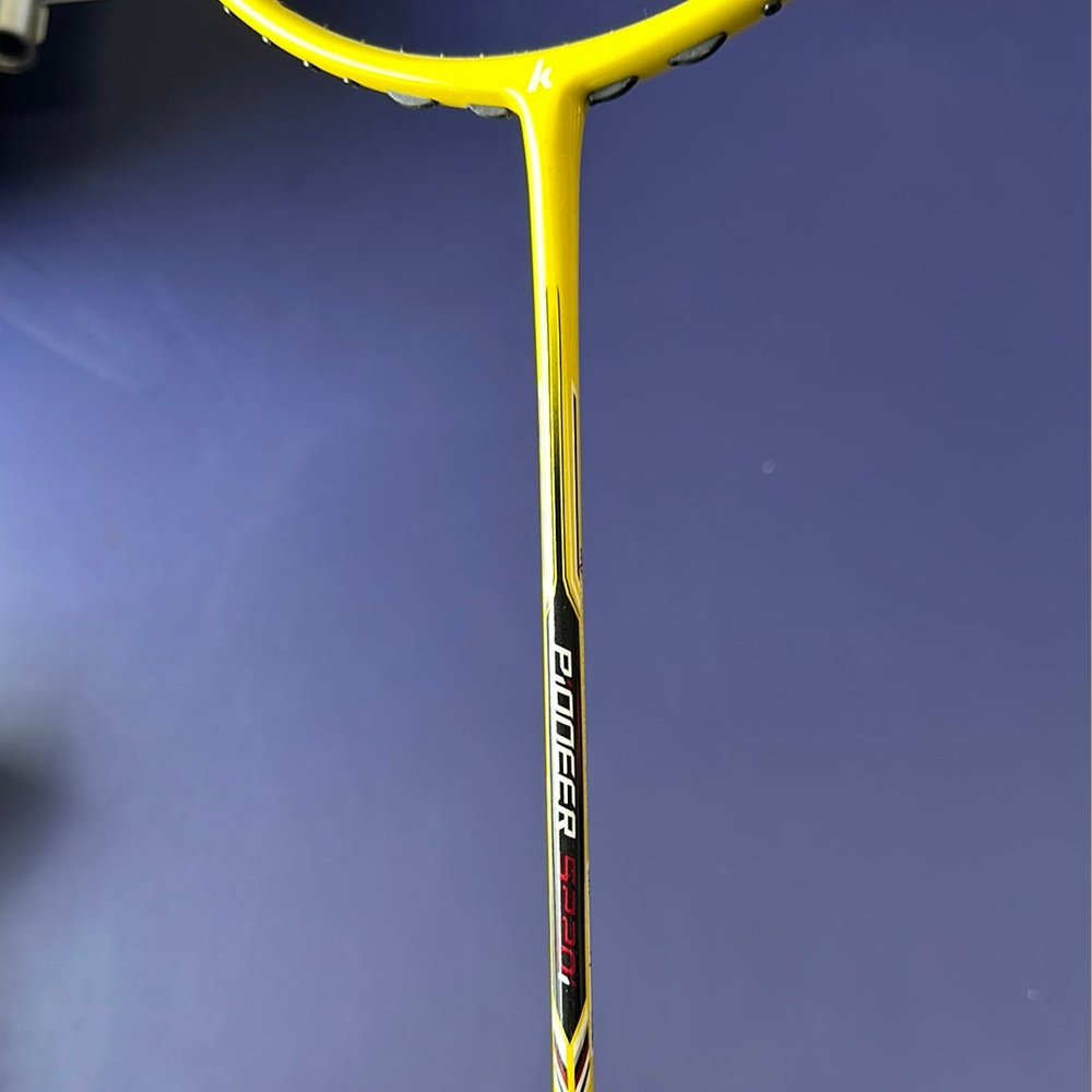 CLEARANCE SALE Kawasaki Carbon Fiber Badminton Racket （clearance model, can be strung up to 28lbs）Including strings