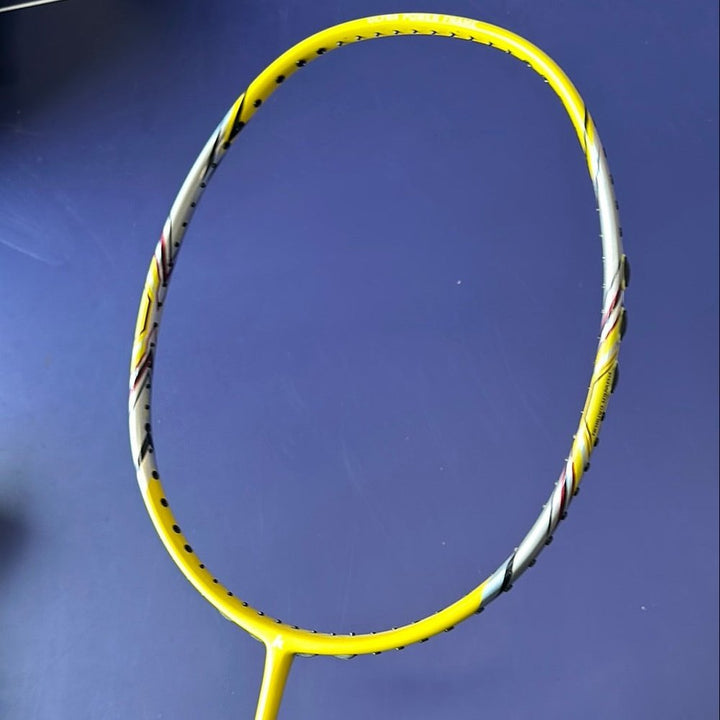 CLEARANCE SALE Kawasaki Carbon Fiber Badminton Racket （clearance model, can be strung up to 28lbs）Including strings